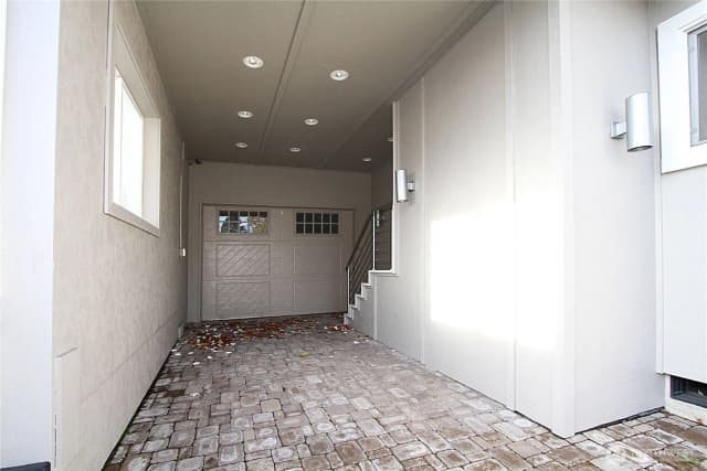 Property photo for 8011 Aurora Avenue N, Seattle photo 4