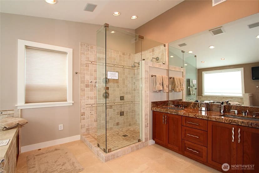Property photo for 8011 Aurora Avenue N, Seattle photo 14