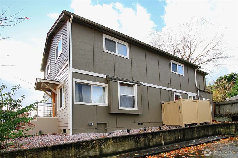 Property photo for 8011 Aurora Avenue N, Seattle photo 21