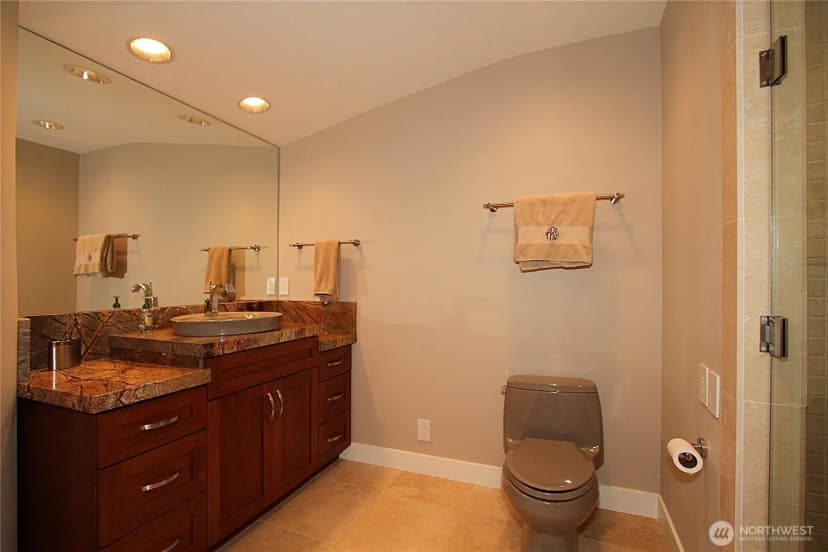 Property photo for 8011 Aurora Avenue N, Seattle photo 17