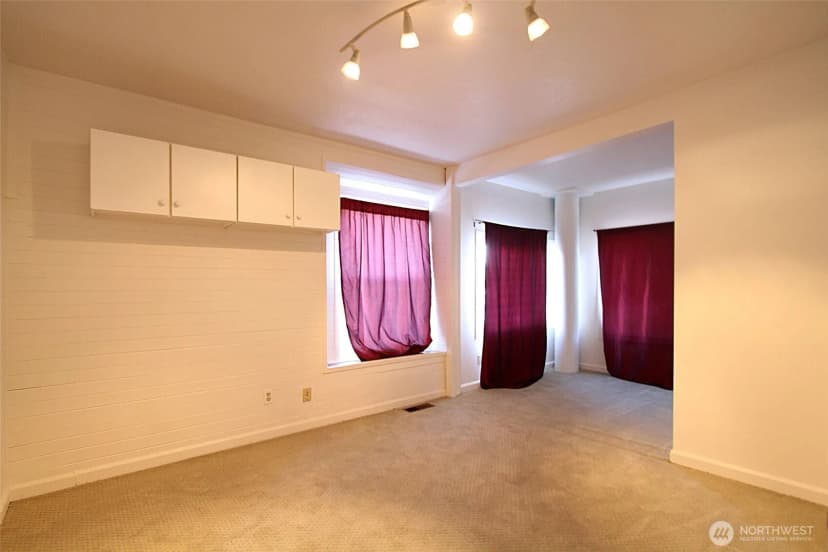 Property photo for 8011 Aurora Avenue N, Seattle photo 28