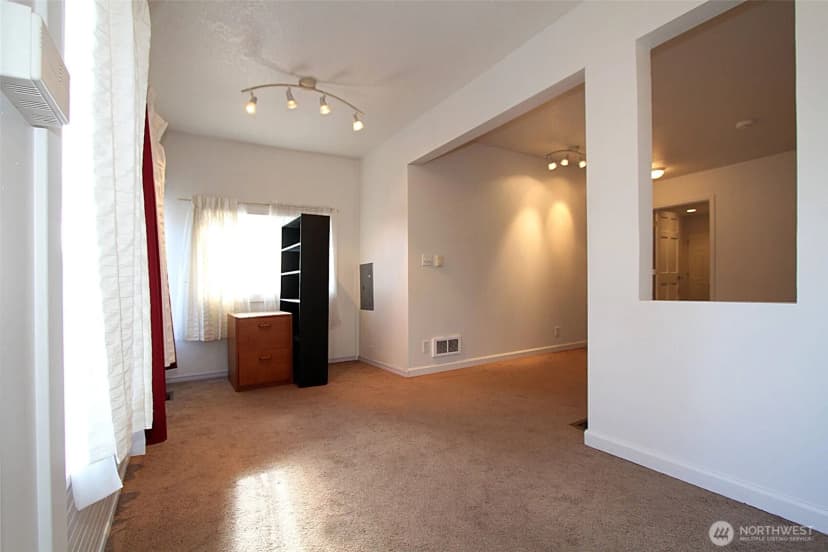 Property photo for 8011 Aurora Avenue N, Seattle photo 27