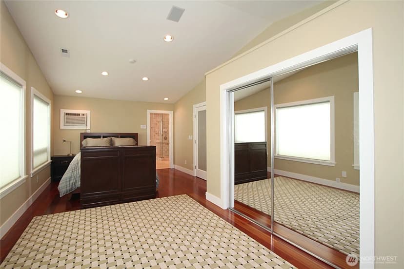 Property photo for 8011 Aurora Avenue N, Seattle photo 13