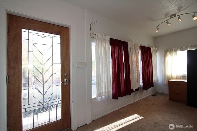 Property photo for 8011 Aurora Avenue N, Seattle photo 26