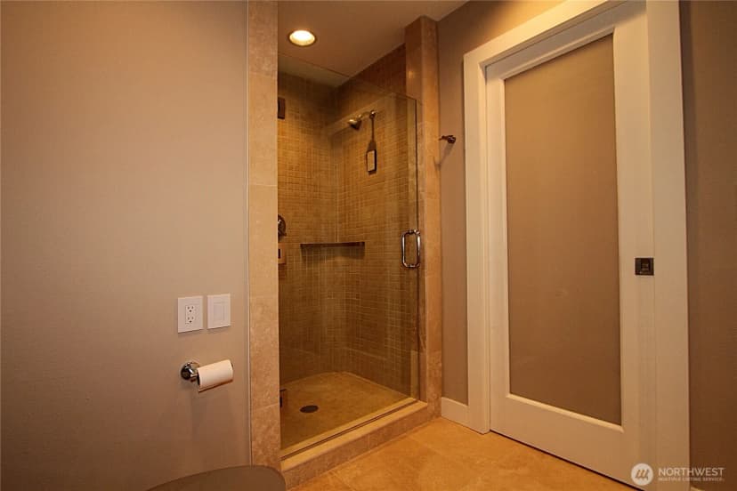 Property photo for 8011 Aurora Avenue N, Seattle photo 18