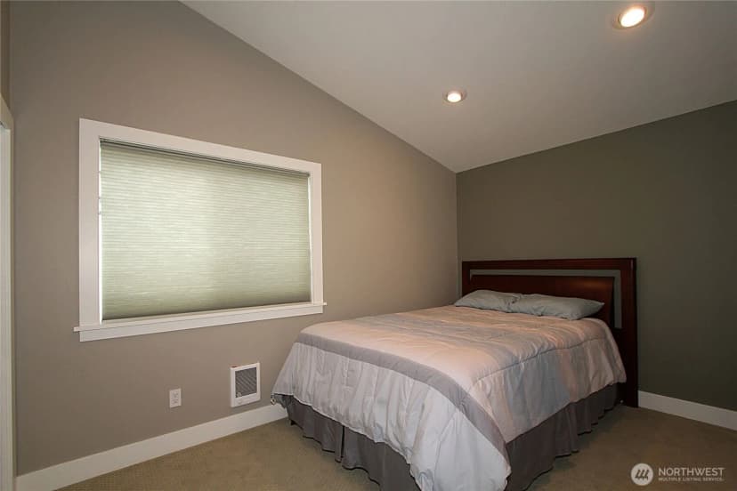 Property photo for 8011 Aurora Avenue N, Seattle photo 16