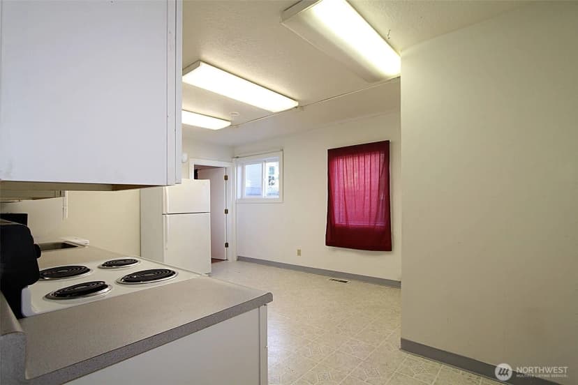Property photo for 8011 Aurora Avenue N, Seattle photo 24
