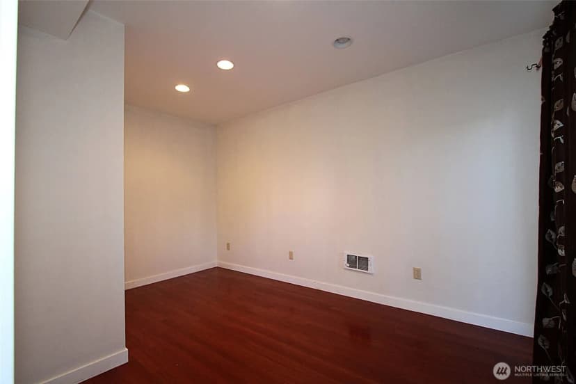 Property photo for 8011 Aurora Avenue N, Seattle photo 30
