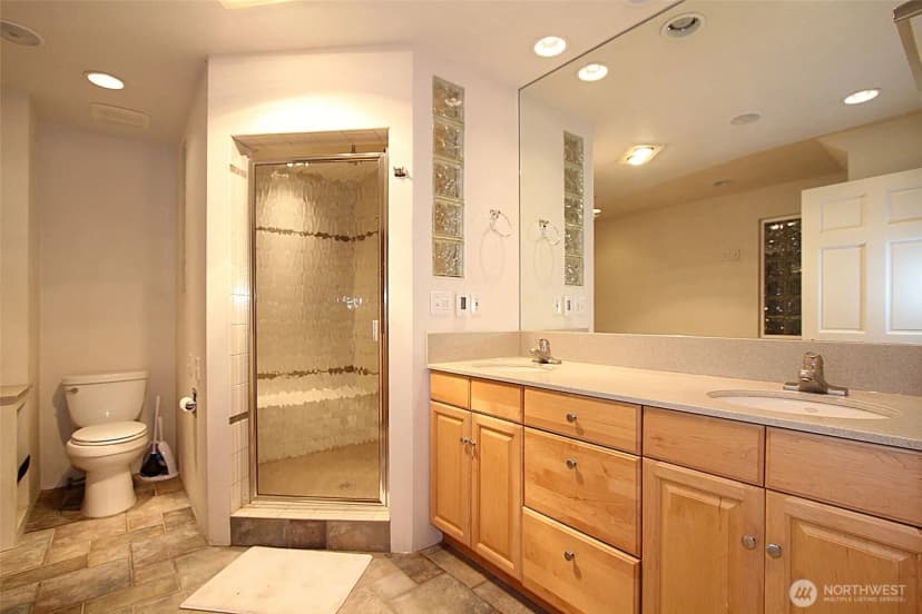 Property photo for 8011 Aurora Avenue N, Seattle photo 29