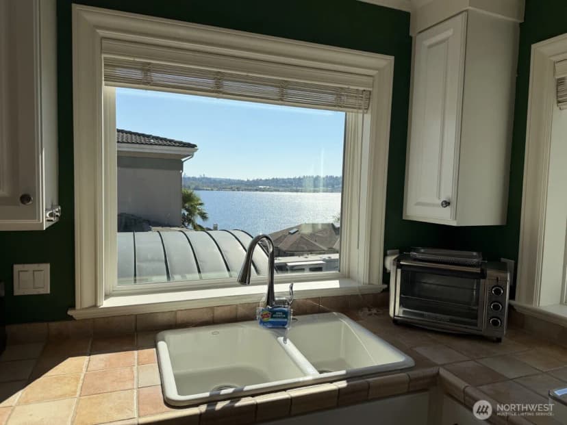 Property photo for 10925 81st Pl Ne, Kirkland photo 13
