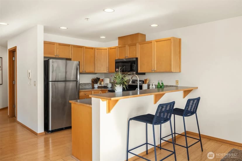 Property photo for 432 Ne Ravenna Boulevard #401, Seattle photo 9