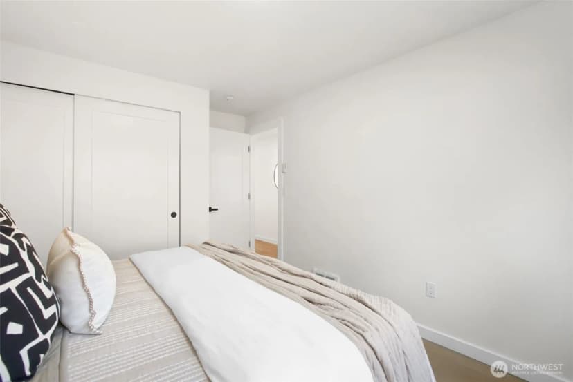 Property photo for 9751 Densmore Avenue N, Seattle photo 22