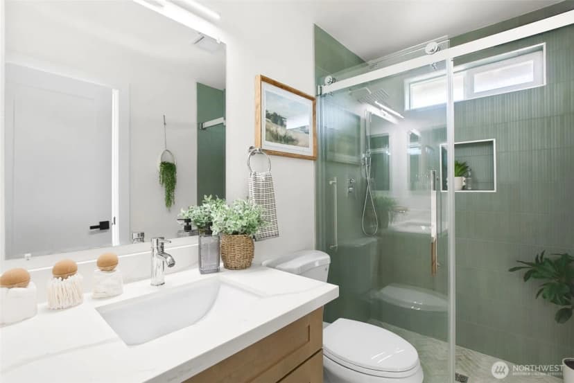 Property photo for 9751 Densmore Avenue N, Seattle photo 16