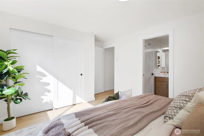 Property photo for 9751 Densmore Avenue N, Seattle photo 14