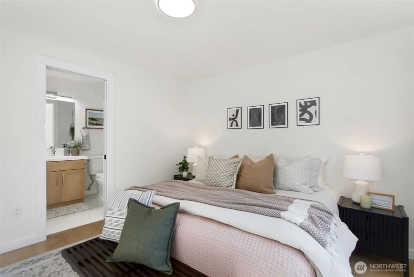 Property photo for 9751 Densmore Avenue N, Seattle photo 15