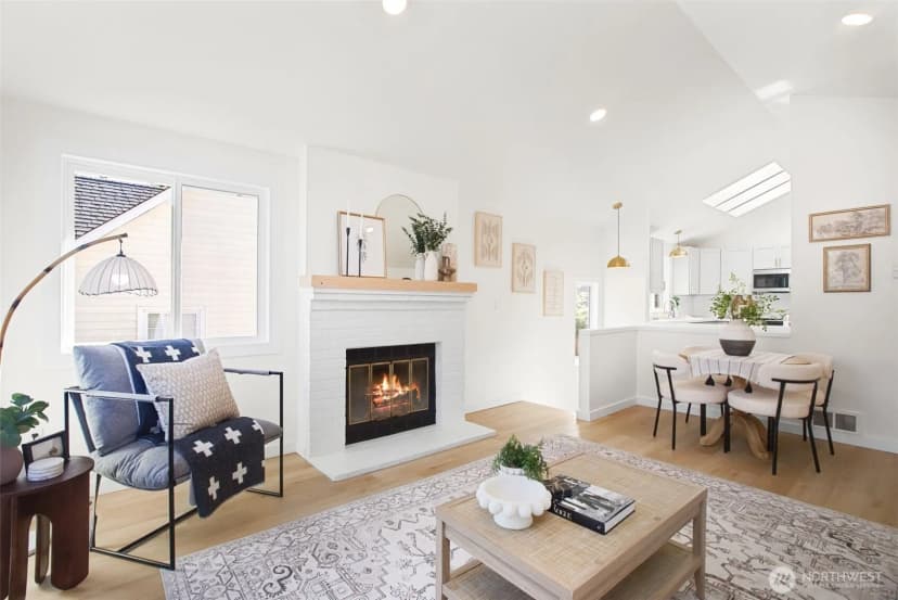 Property photo for 9751 Densmore Avenue N, Seattle photo 4