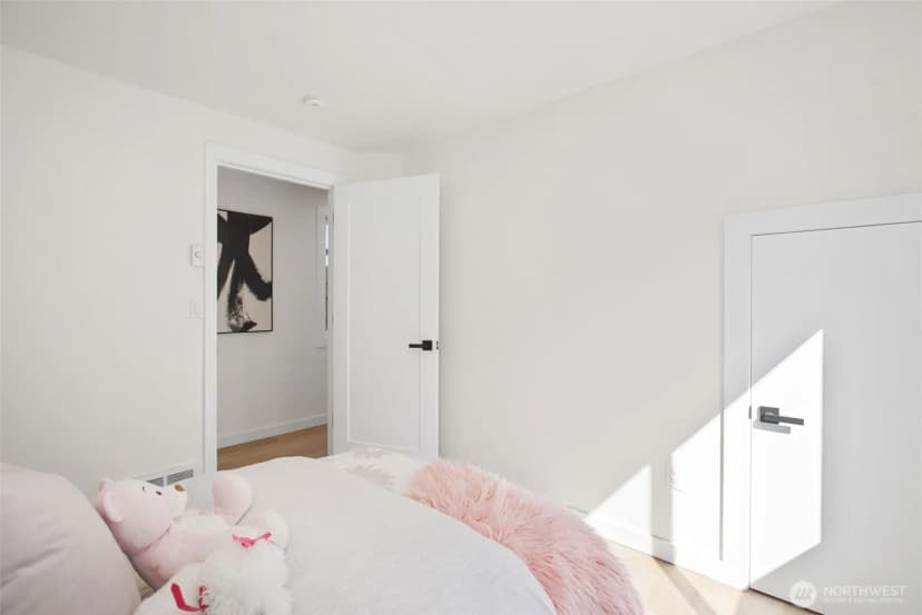 Property photo for 9751 Densmore Avenue N, Seattle photo 19
