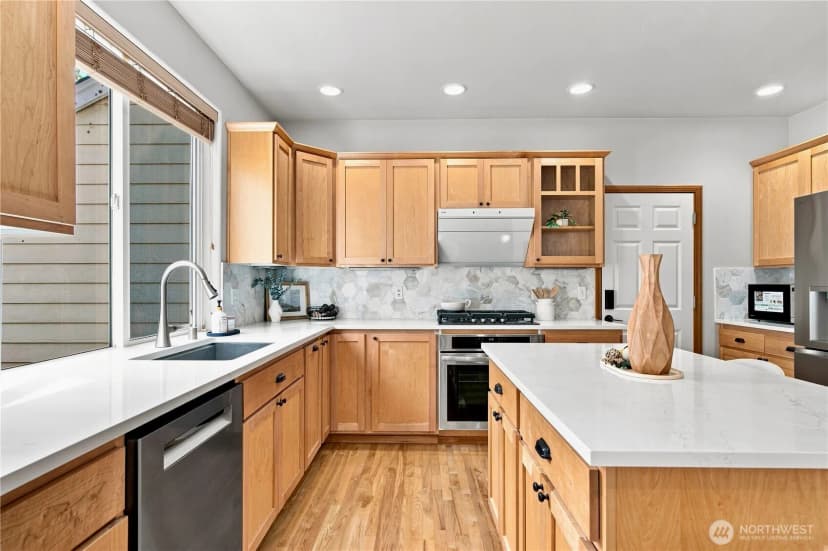 Property photo for 18001 81st Lane Ne, Kenmore photo 10