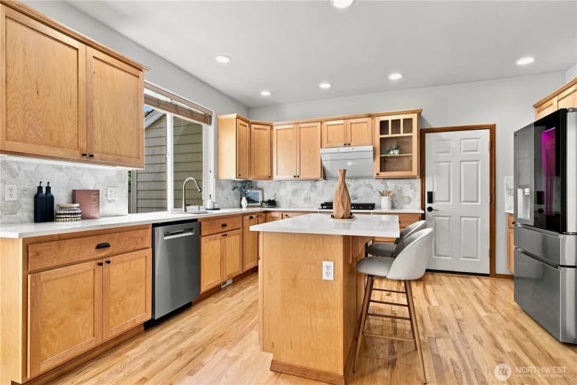 Property photo for 18001 81st Lane Ne, Kenmore photo 9