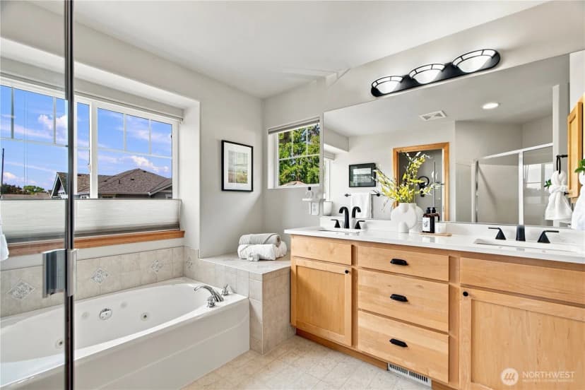 Property photo for 18001 81st Lane Ne, Kenmore photo 19