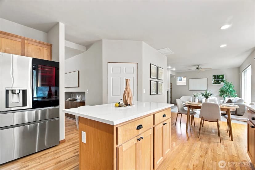 Property photo for 18001 81st Lane Ne, Kenmore photo 11