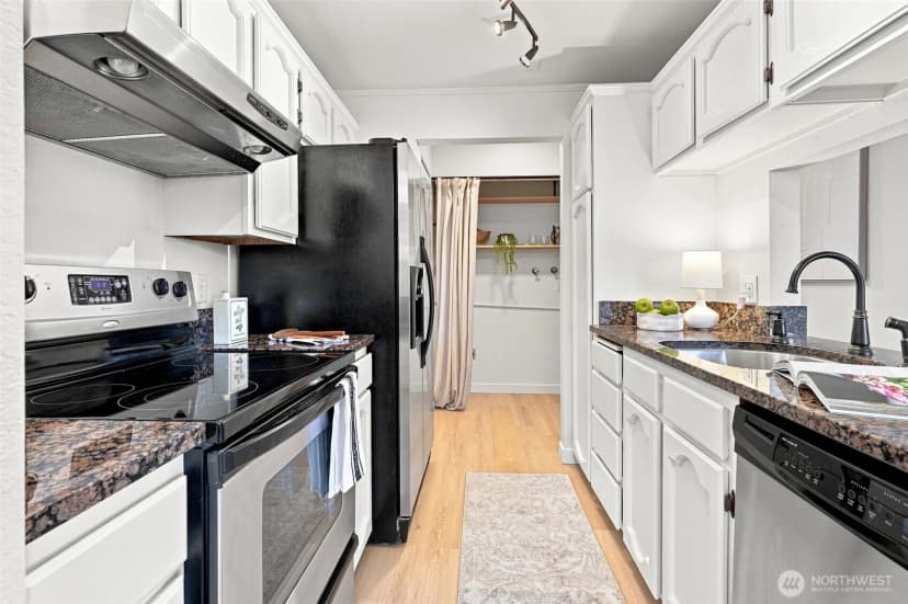 Property photo for 4187 W Lake Sammamish Parkway Se #b207, Bellevue photo 11