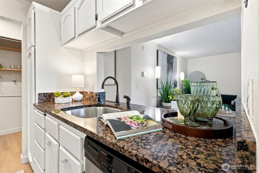 Property photo for 4187 W Lake Sammamish Parkway Se #b207, Bellevue photo 13