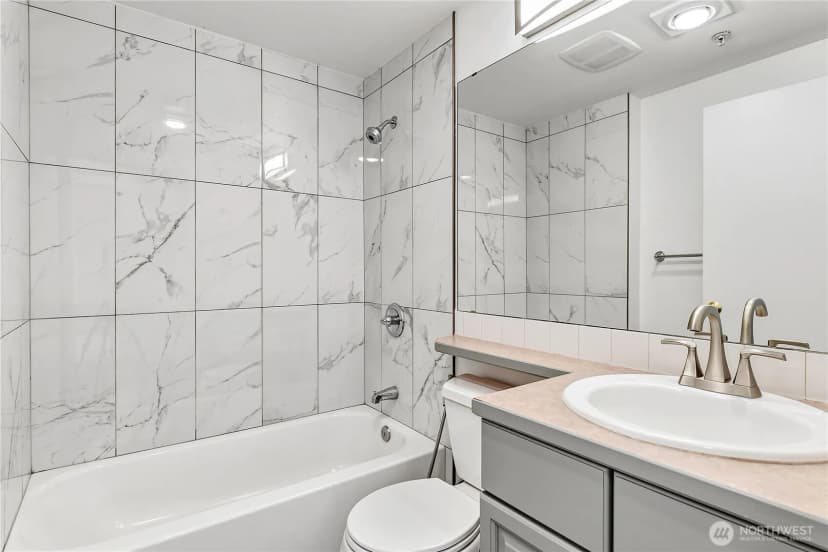 Property photo for 2805 Ne 125th Street #204, Seattle photo 6
