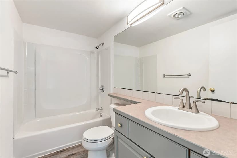 Property photo for 2805 Ne 125th Street #204, Seattle photo 10
