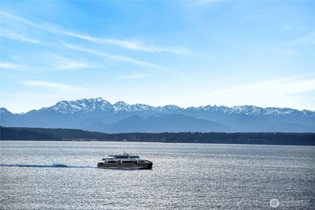 Property photo for 1374 Alki Avenue Sw #400, Seattle photo 3