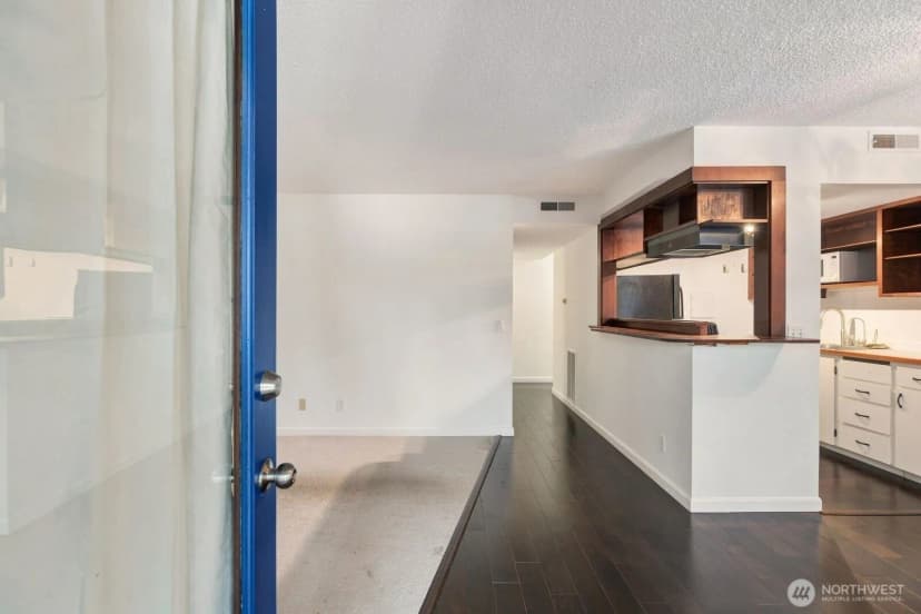 Property photo for 14010 Juanita Drive Ne #c6, Kirkland photo 17