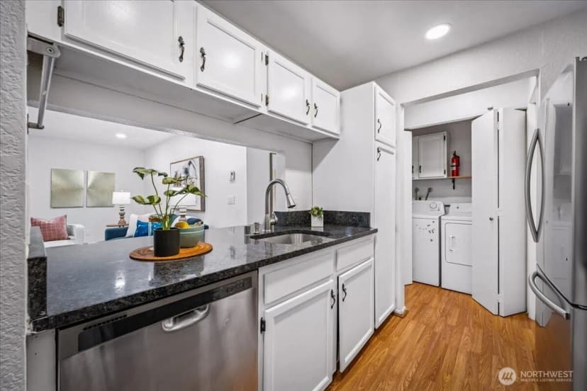 Property photo for 14620 Ne 35th Street #106, Bellevue photo 12