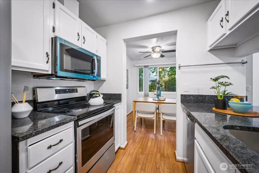 Property photo for 14620 Ne 35th Street #106, Bellevue photo 13