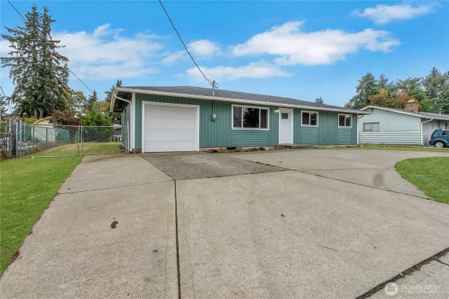 Property photo for 117 176th St E, Spanaway photo 2