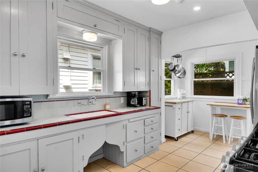 Property photo for 1916 11th Avenue W, Seattle photo 7