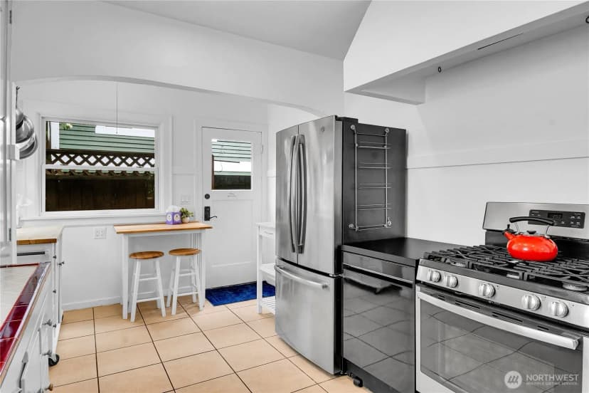 Property photo for 1916 11th Avenue W, Seattle photo 8