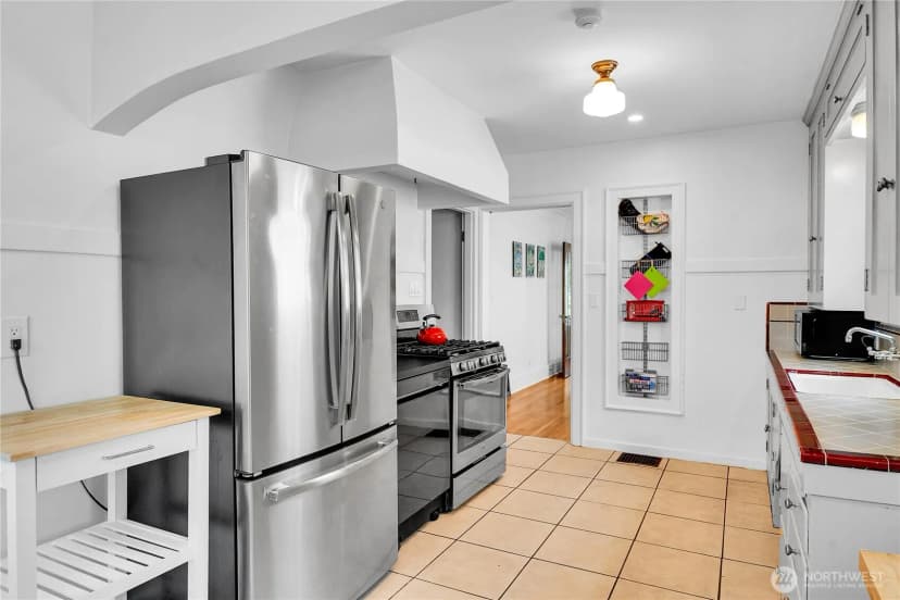 Property photo for 1916 11th Avenue W, Seattle photo 9