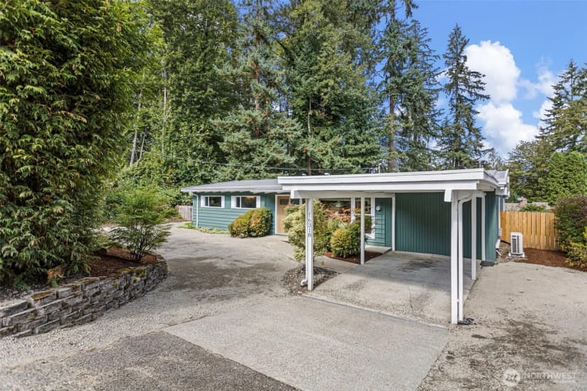 Property photo for 16318 Se Newport Way, Bellevue photo 2