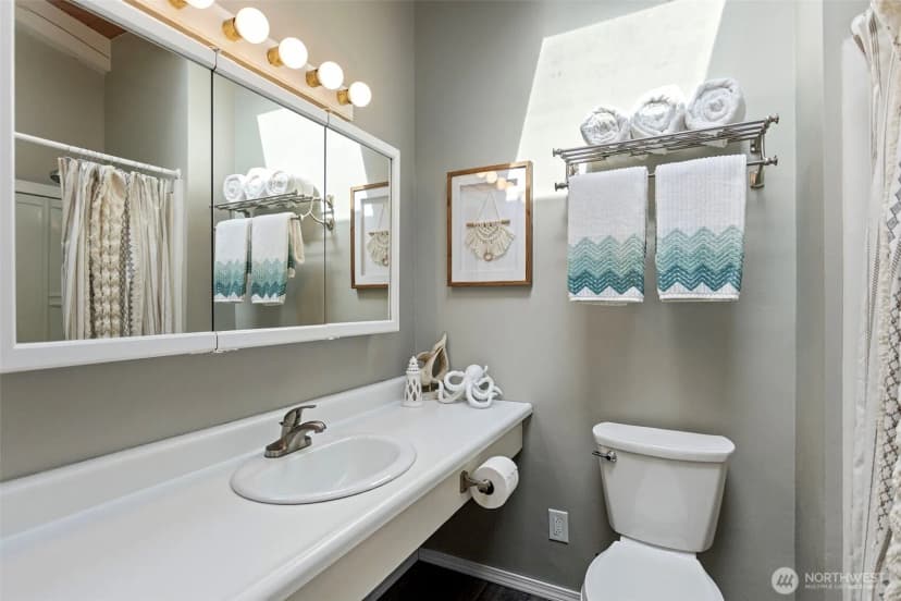 Property photo for 16318 Se Newport Way, Bellevue photo 17