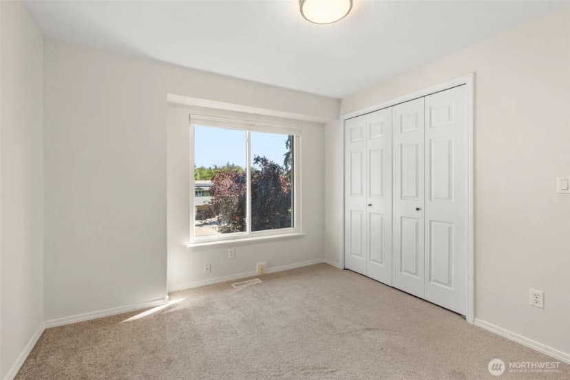 Property photo for 10020 100th Avenue Sw, Lakewood photo 27