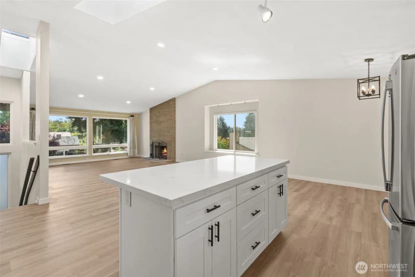 Property photo for 10020 100th Avenue Sw, Lakewood photo 14