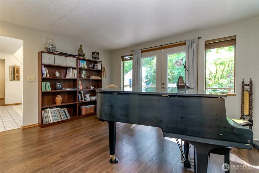 Property photo for 5948 Glenmore Drive Se, Olympia photo 6