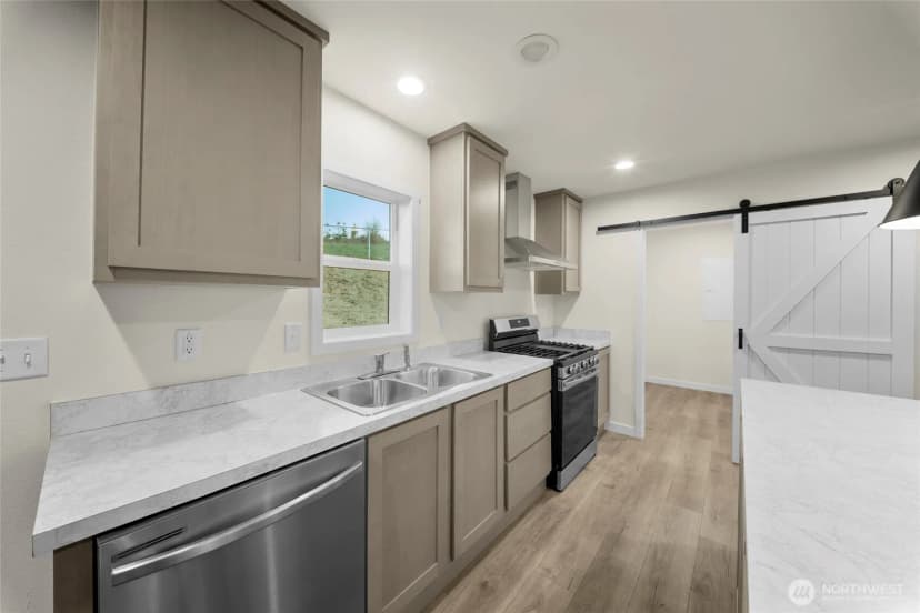 Property photo for 18814 8th Avenue E, Spanaway photo 13