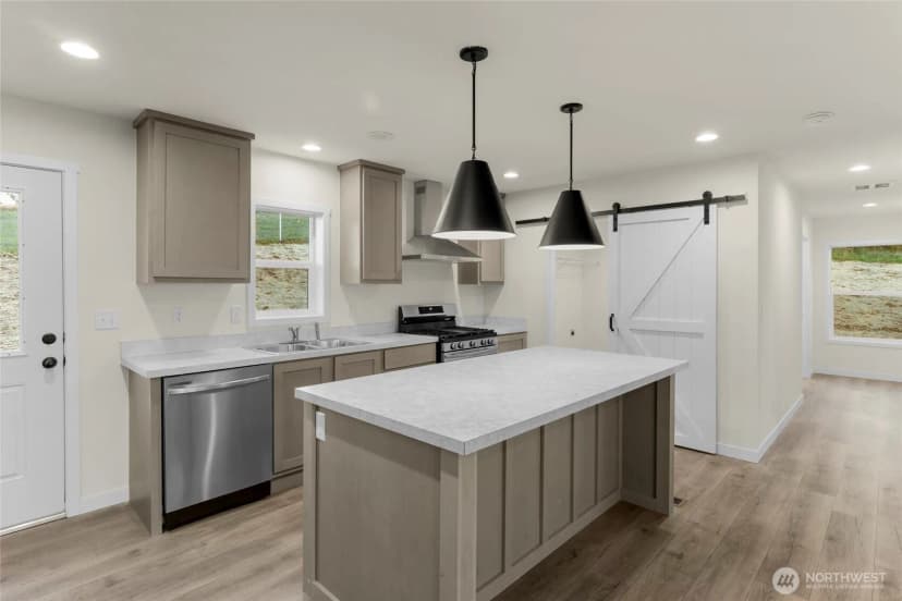 Property photo for 18814 8th Avenue E, Spanaway photo 10