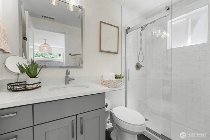 Property photo for 12032 38th Avenue Ne, Seattle photo 23