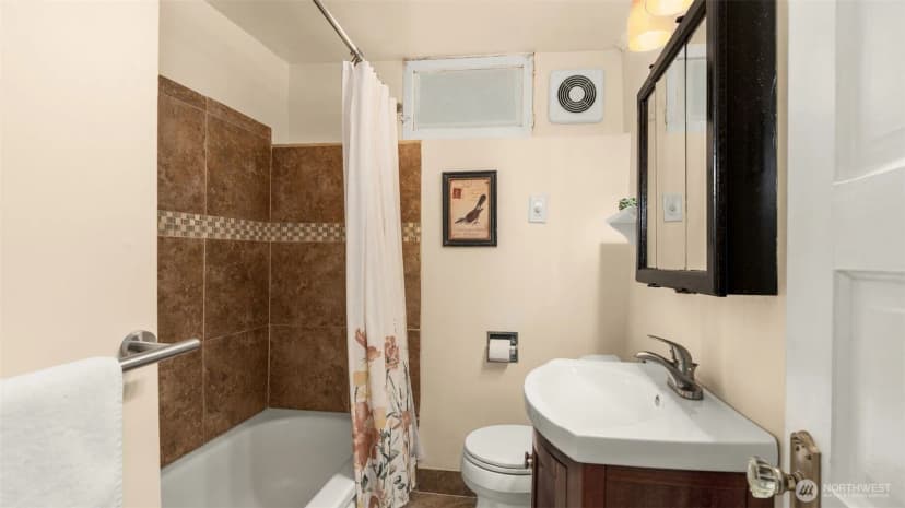 Property photo for 10015 68th Avenue S, Seattle photo 24