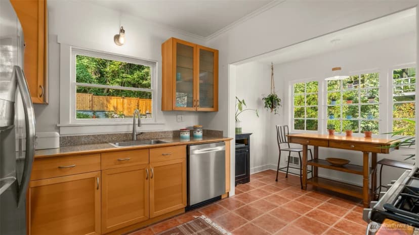Property photo for 10015 68th Avenue S, Seattle photo 15