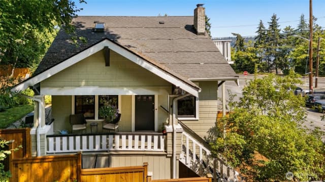 Property photo for 10015 68th Avenue S, Seattle photo 2