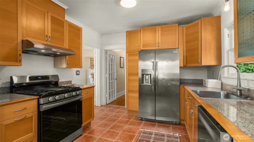 Property photo for 10015 68th Avenue S, Seattle photo 16