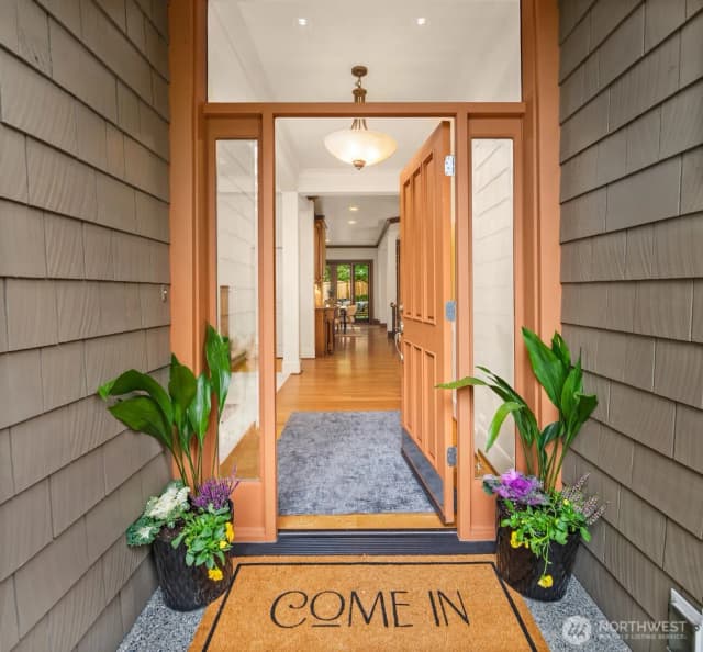 Property photo for 525 Timber Creek Drive Nw, Issaquah photo 2